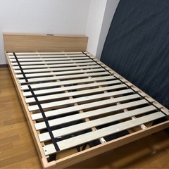ベッドフレーム ダブルの画像