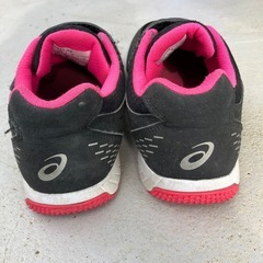 アシックスシューズの画像