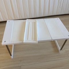 白い可動式シェルフ / 組み立て式ラックの画像