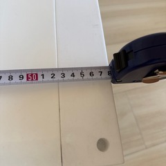 白い可動式シェルフ / 組み立て式ラックの画像