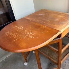 木製ワゴンテーブルの画像