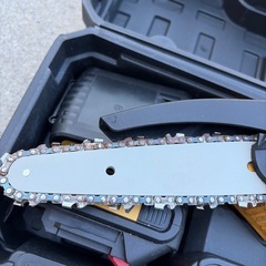 電動
チェーンソーの画像