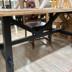 ダイニングテーブルの画像