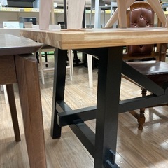 ダイニングテーブルの画像