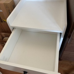 ベッドサイドテーブルの画像