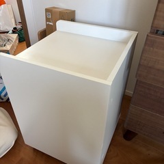 ベッドサイドテーブルの画像