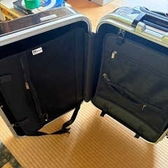 スーツケースの画像