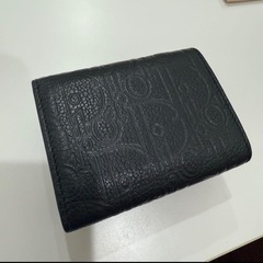 Christian Dior ディオール 三つ折り財布 財布 黒 エンボス ロゴの画像