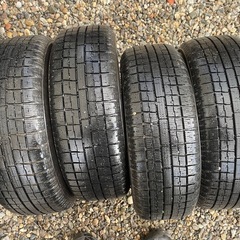 175.65.14スタッドレスタイヤセットの画像