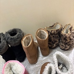 ムートンブーツ色々の画像