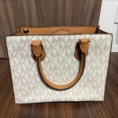 Michael KORS シグネチャー ハンドバッグの画像