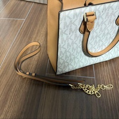 Michael KORS シグネチャー ハンドバッグの画像