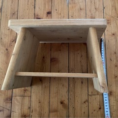 木の椅子の画像