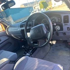 アップリフト愛好家のためのトヨタ・ハイラックスコミコミ 180万円の画像