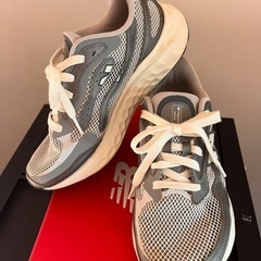 ニューバランススニーカーの画像