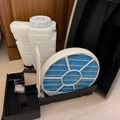 シャープ  加湿空気清浄機 KI-EX100(交換用イオン発生ユニット付)の画像