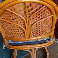 回転ラタン椅子の画像