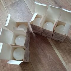 【引越し】【湖北台団地まで取りに来てくれる方】白熱電球60W相当のLED電球6個の画像