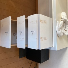 机と引き出しの画像