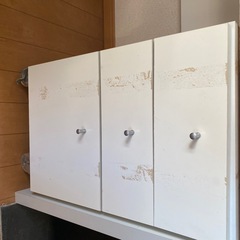 机と引き出しの画像