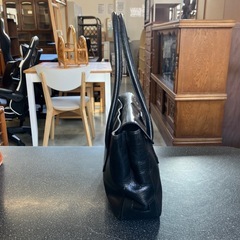 A2511-246 HIROFU ハンド トート バッグ フラップ Hロゴ ブラック レザー 中地スウェード 使用感有りの画像