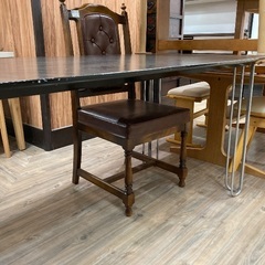 ダイニングテーブルの画像