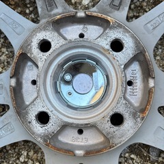 ホイール付スタッドタイヤの画像