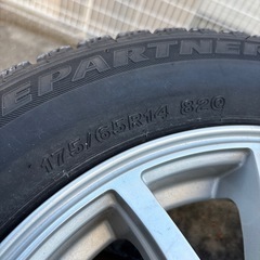ホイール付スタッドタイヤの画像