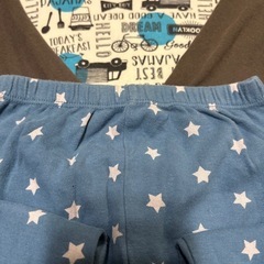 子供服男の子130のパジャマ&セーター6枚
の画像