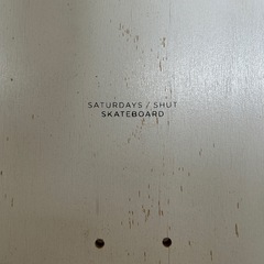 SATURDAYS NYC × SHUT コラボ スケートデッキ フローラル柄の画像