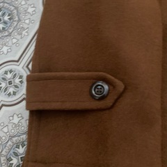 茶色コートの画像