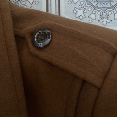 茶色コートの画像