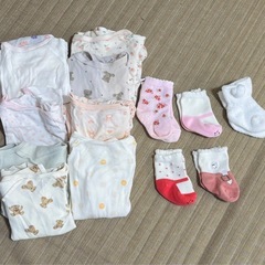 ベビーグッズまとめてどうぞ★肌着オムツ哺乳瓶靴下等の画像