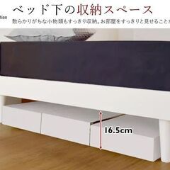 【在庫処分セール】海外製・脚付き木製ベッド ホワイト (ダブル)の画像