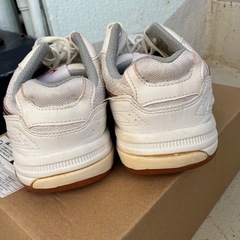 体育館シューズの画像