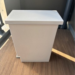 スリムペダルペール(30L ホワイト)の画像