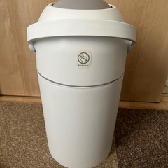ゴミ箱の画像