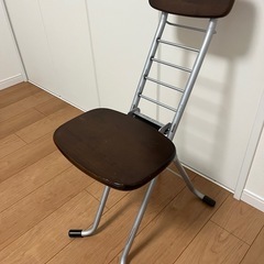 折りたたみ椅子の画像
