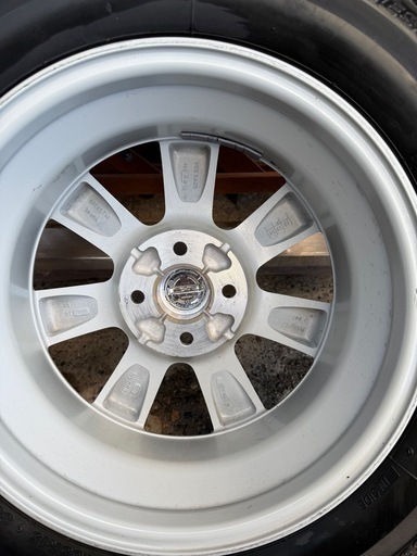 ブリヂストンスタッドレス新品未使用イボ付き　
日産ノート　