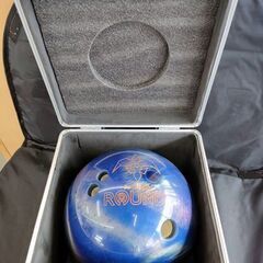 ボウリングの玉 約5kg ボウリングボール ONE PIECE ケース付き ワンピース ROUND1 ラウンドワン パープルブルー ボウリング ボーリング 札幌 北20条店の画像