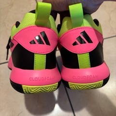 アディダス　スニーカーの画像