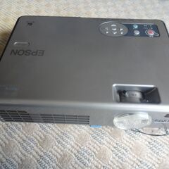 EPSON  ＥMＰ-740　プロジェクターの画像