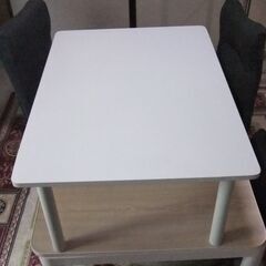 テーブル　白の画像