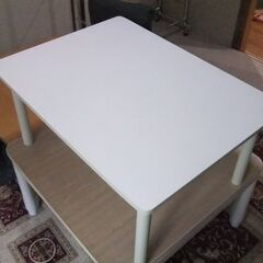 テーブル　白の画像