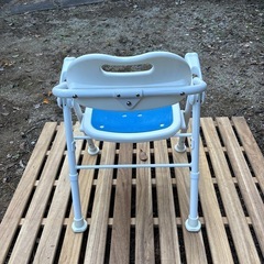 シャワーチェアー 介護 折りたたみ 高さ5段階調節 YS-1060 折畳み バスチェア シャワーチェア 風呂イス 風呂いす 風呂椅子 介護 背付 シャワーチェアー 選定理由 山善 YAMAZEN  
の画像