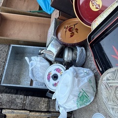 お盆いっぱい、鍋ケトルの画像