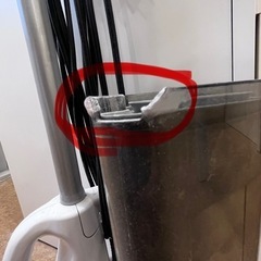 新宿・掃除機・半ジャンク品・動作確認済み・割れた部分有りの画像