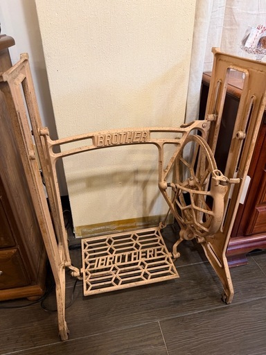 14000円→11200円DIYのベースに　ミシン台