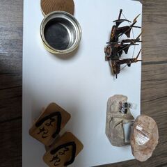 置き物「船、ゲタ、タル、石？」の画像