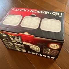 ムサシ RITEX フリーアーム式LEDセンサーライト(12W×3灯) 「コンセント式」 防雨型 LED-AC3036の画像